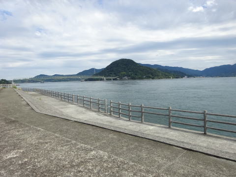 �O��